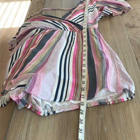 Trixxi White Stripe Printed Short Sleeve V Neck Romper MultiColored Size XXS - Picture 11 of 11